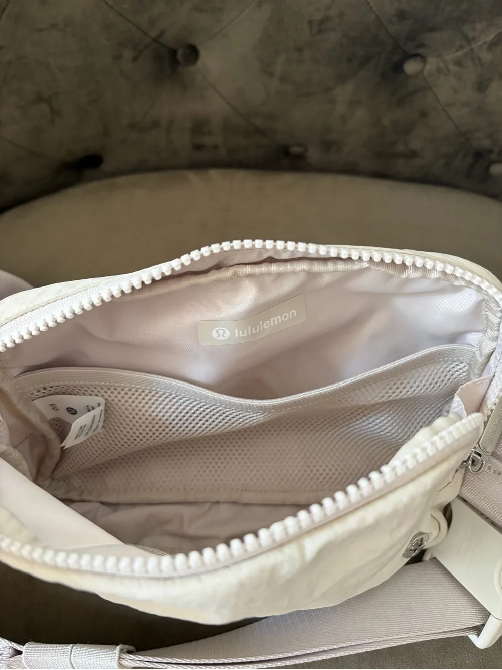 lululemon athletica Everywhere Belt Bag - Light Ivory with Silver Hardware - Picture 7 of 8